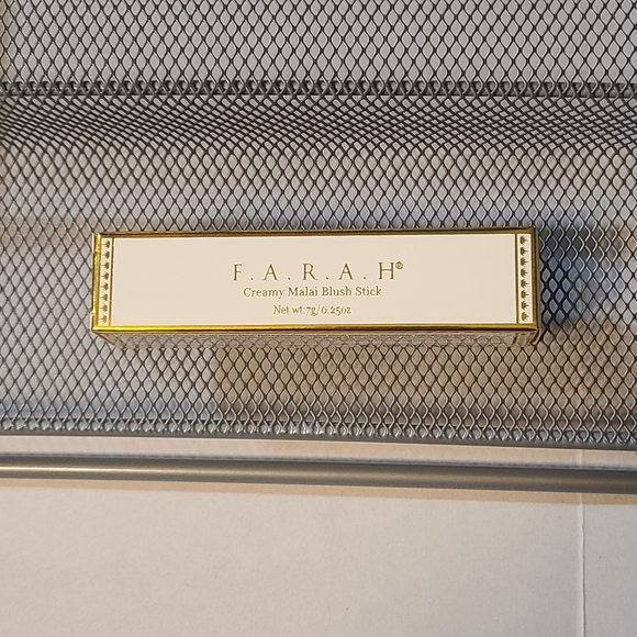 Farah Creamy Malai Blush Stick She Money -Ruby Red NIB 7 G/.25 Oz - Picture 2 of 8